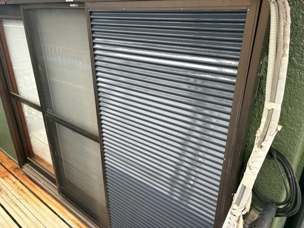 雨戸　塗装